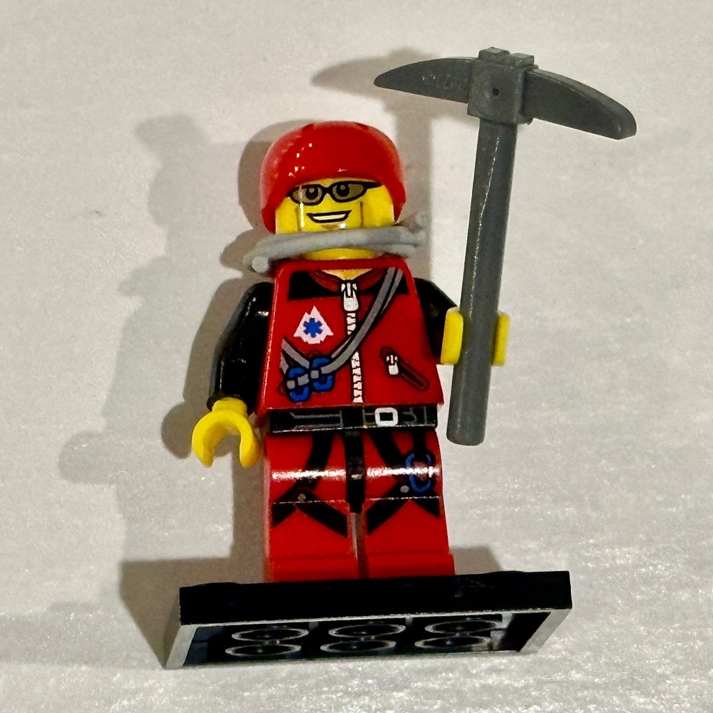 Lego 🧗 MiniFigure Mountain Climber Collector Series 11 rope & pick